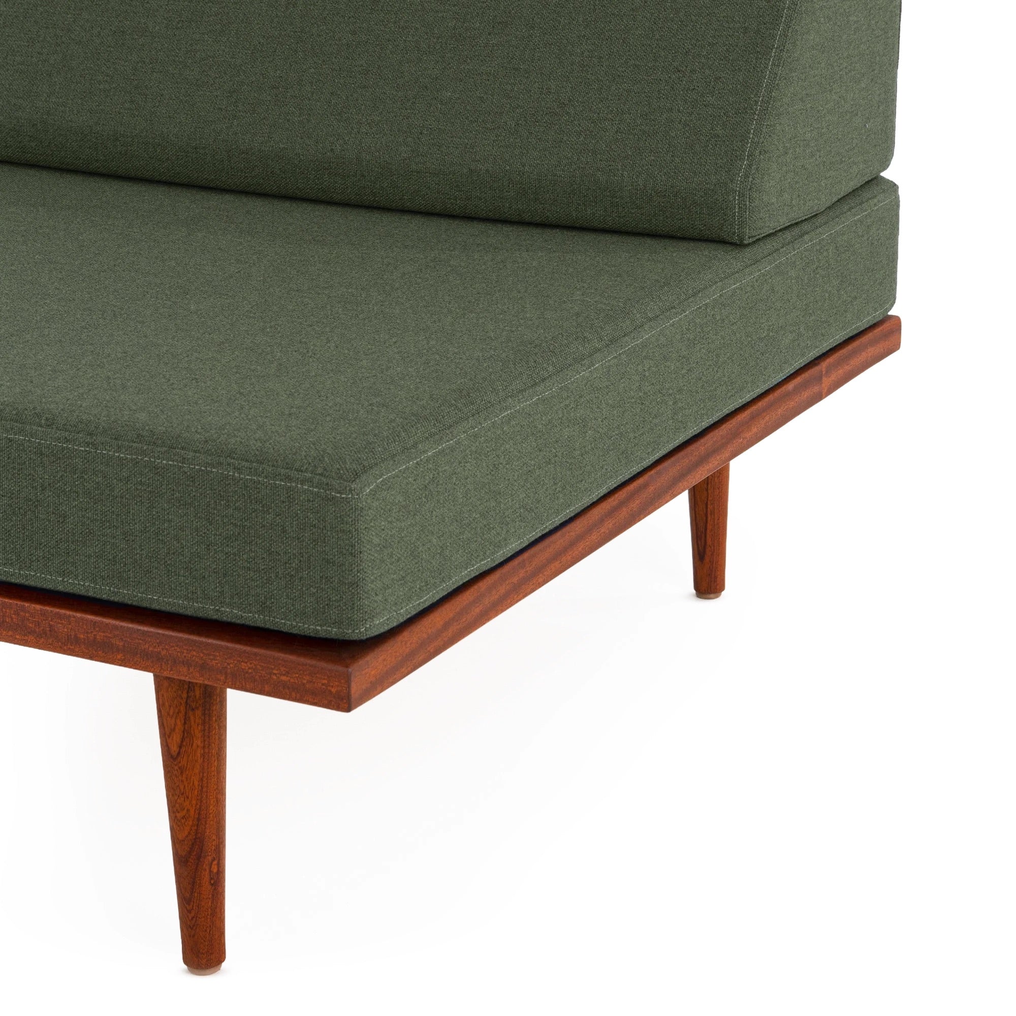 ケーススタディ Furniture® 無垢材デイベッドチェア
